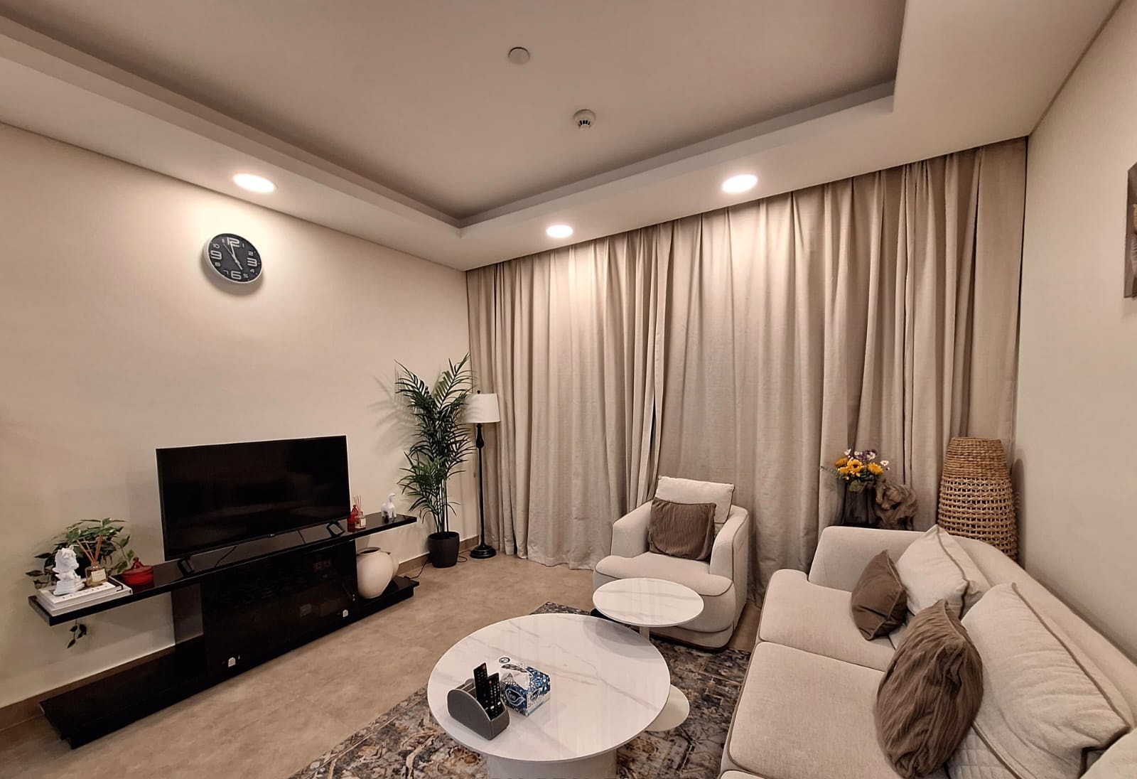 Fully Furnished 1-Bedroom Apartment for Rent in Al Erkyah | City View thumbnail 2